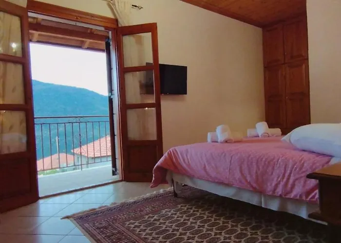 ゲストハウス ερυκίνη Dhímitra