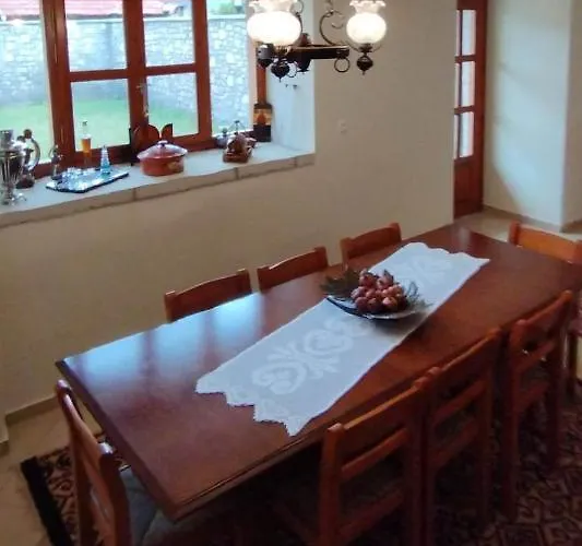 ερυκίνη ゲストハウス 3*