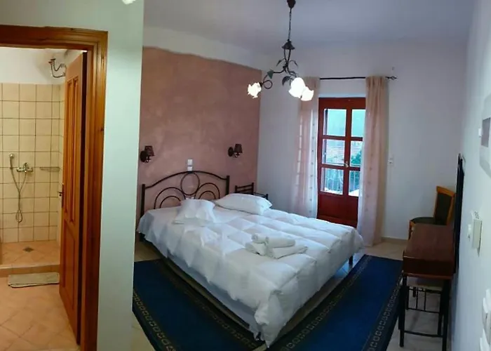 ゲストハウス ερυκίνη Dhímitra