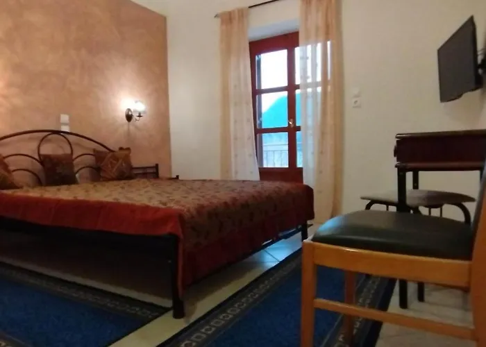 ゲストハウス ερυκίνη 3*